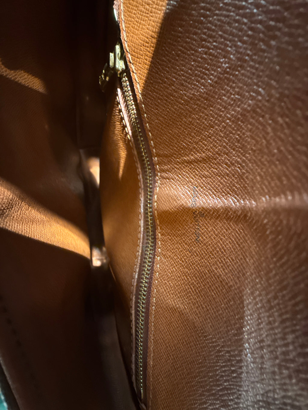 Louis Vuitton Chantilly