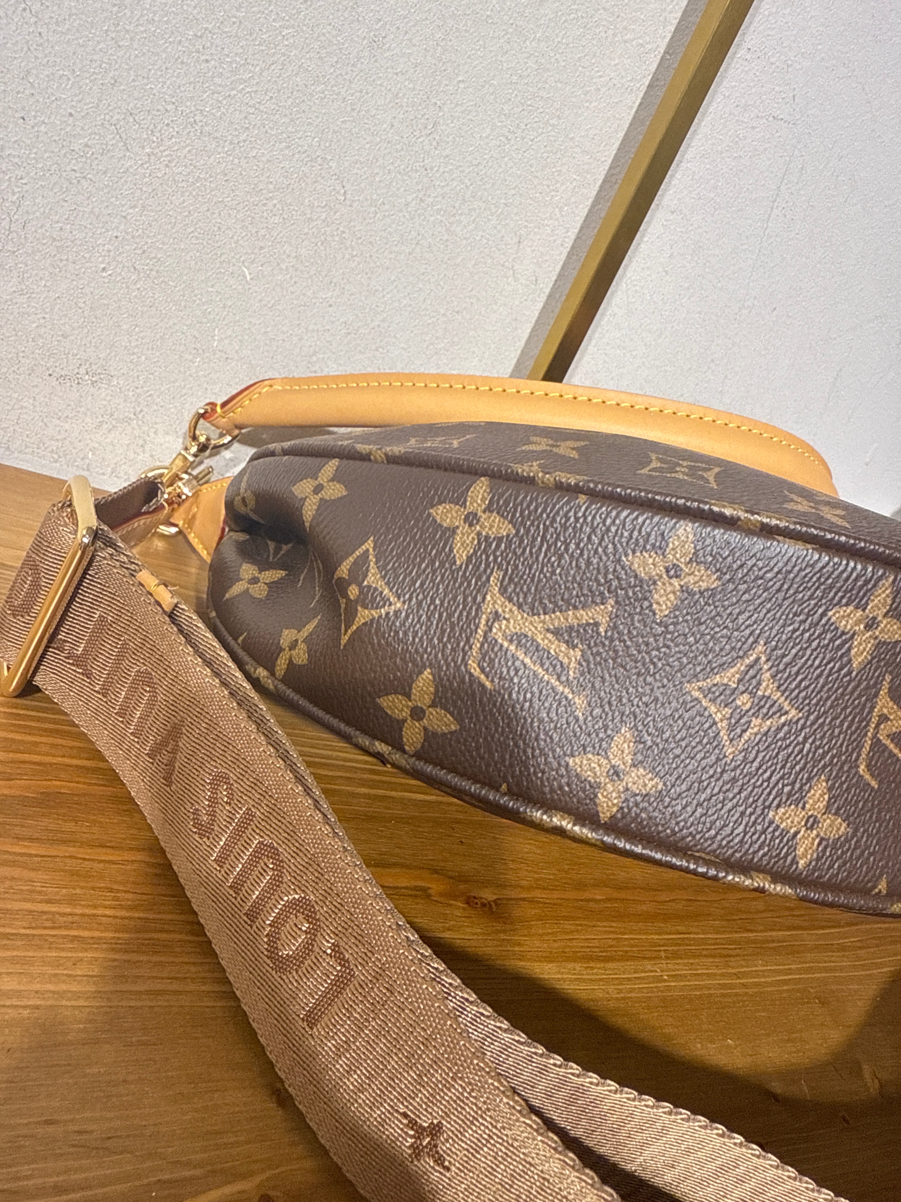 Louis Vuitton Looping