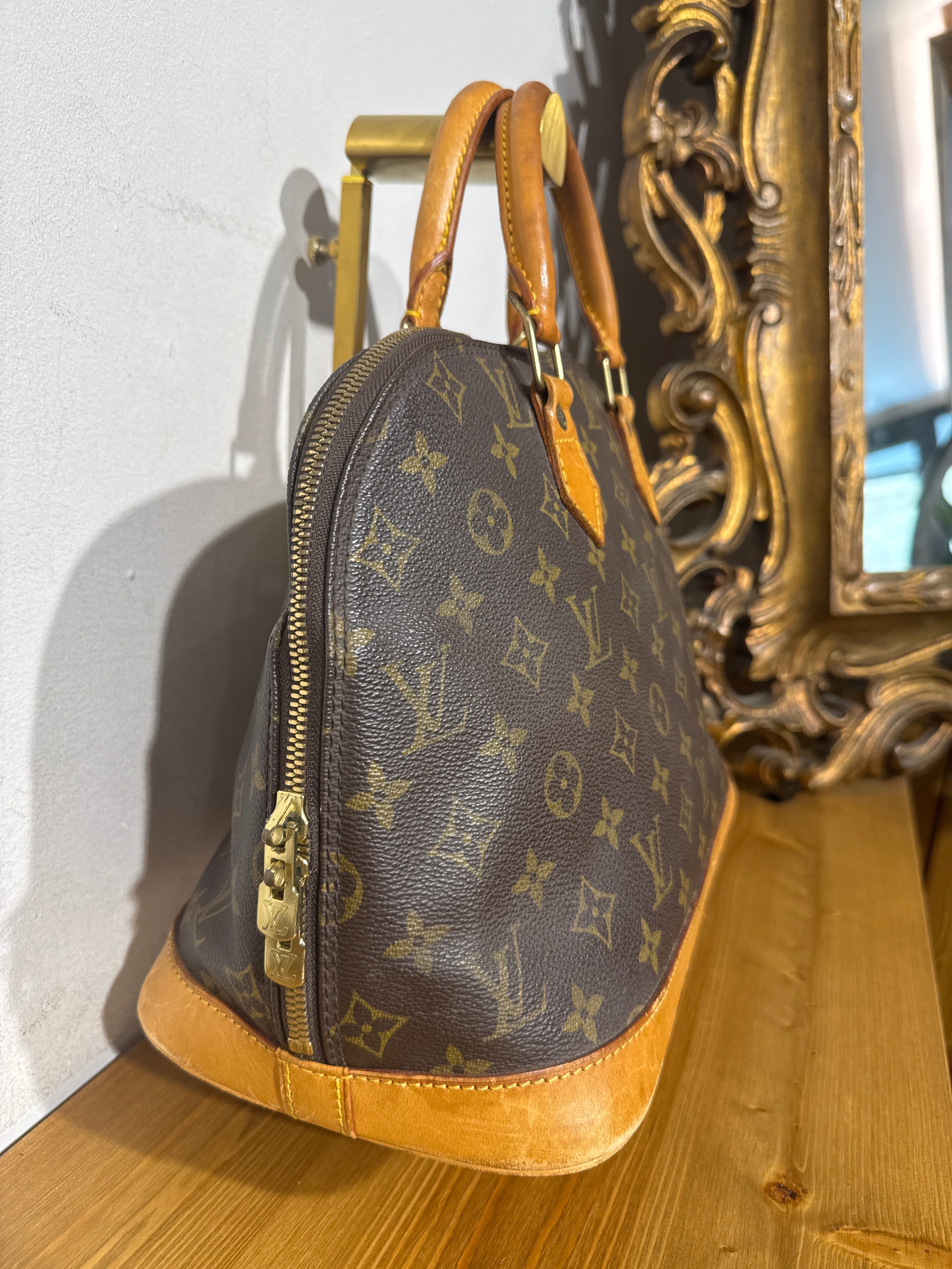 Louis Vuitton Alma Monogram