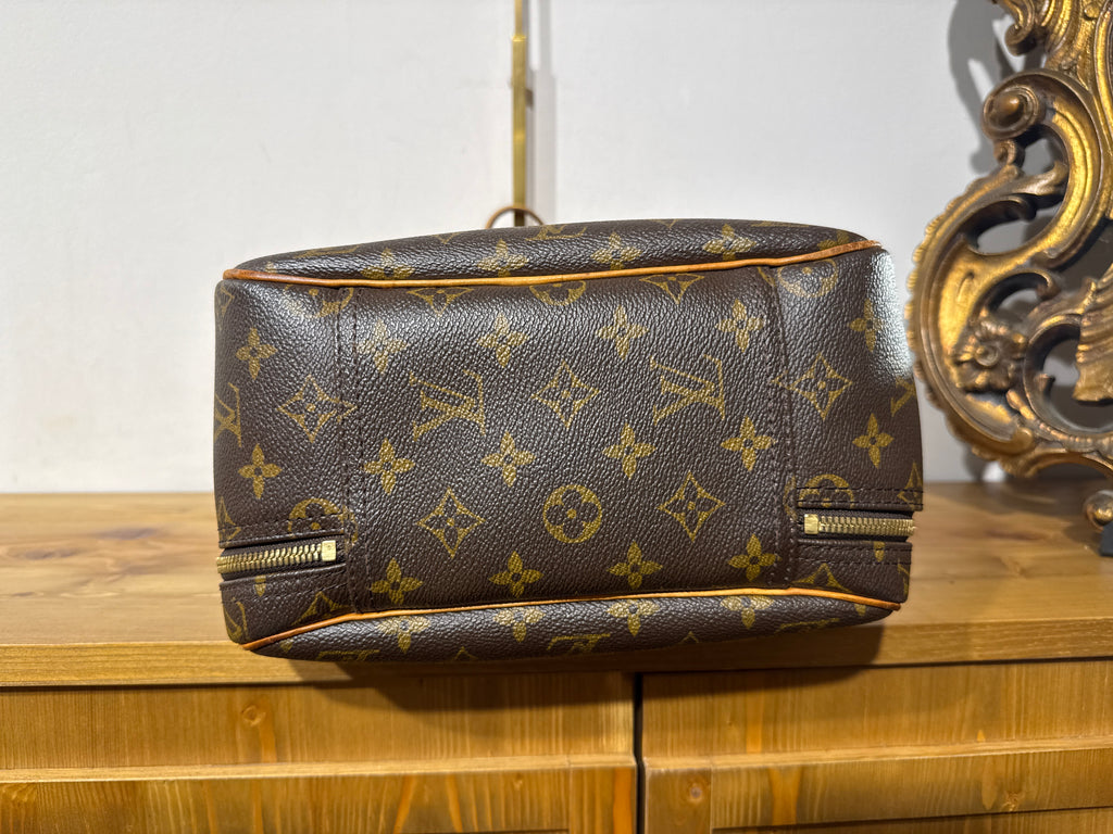 Louis Vuitton Excursion Bag