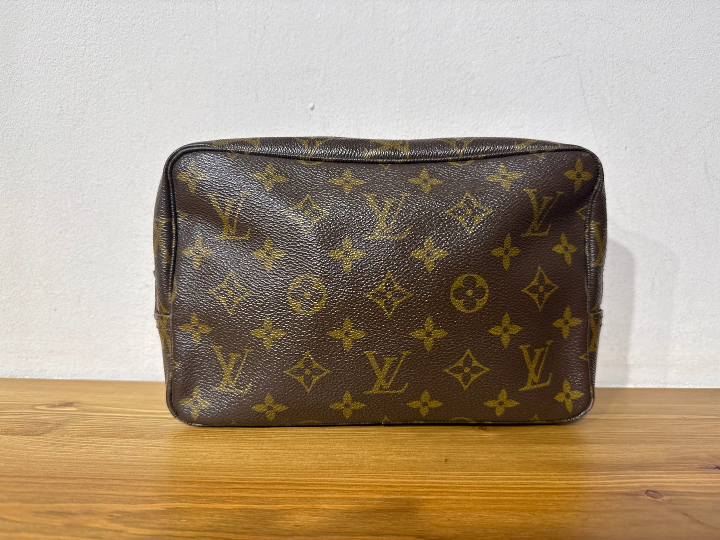 Louis Vuitton Trousse 23