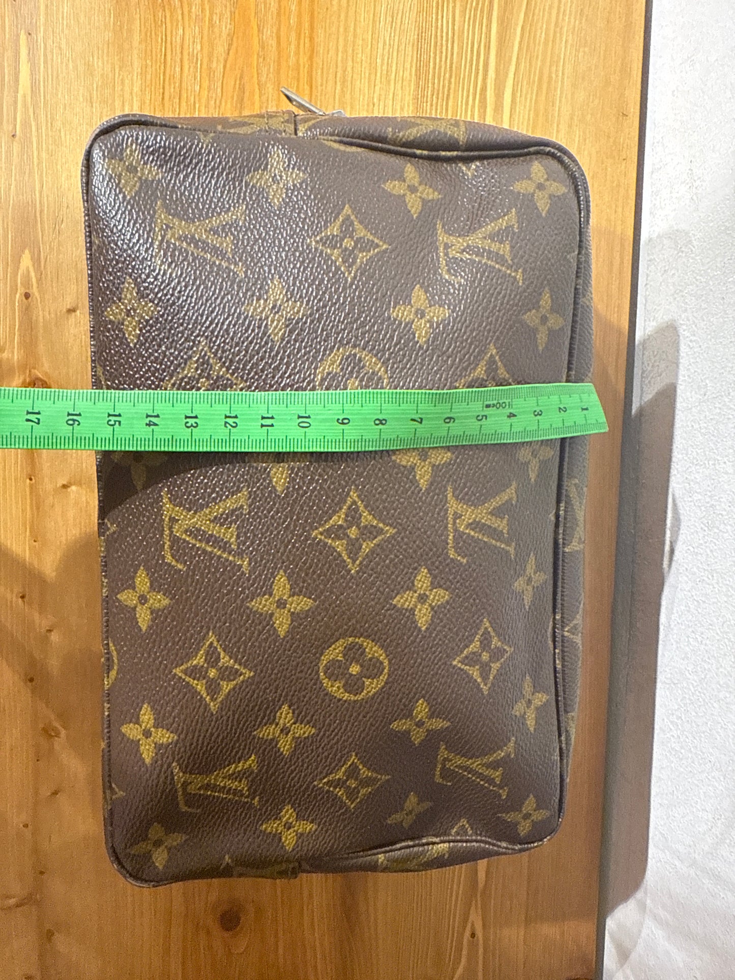 Louis Vuitton Trousse 23