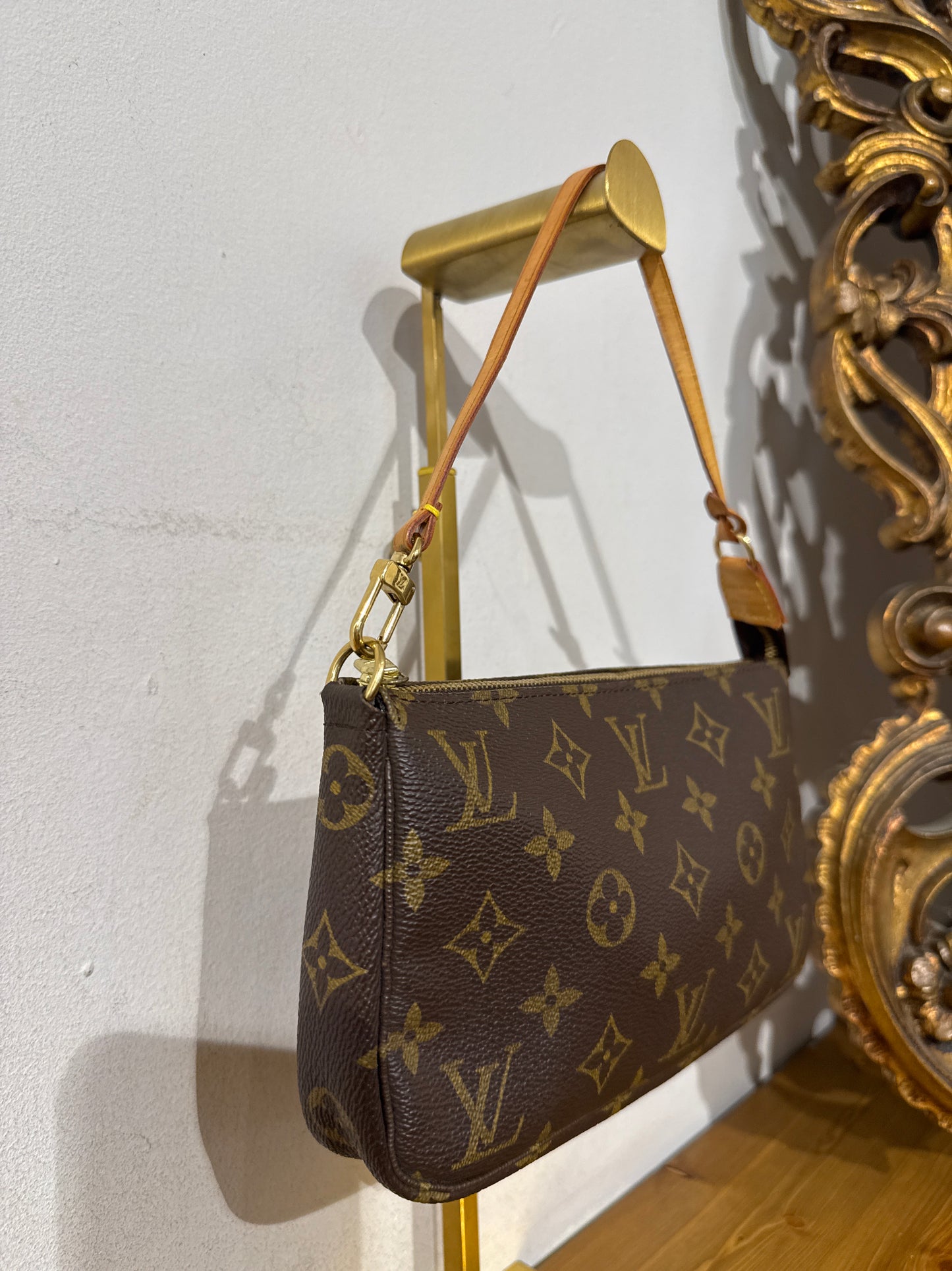 Louis Vuitton Pochette Monogram