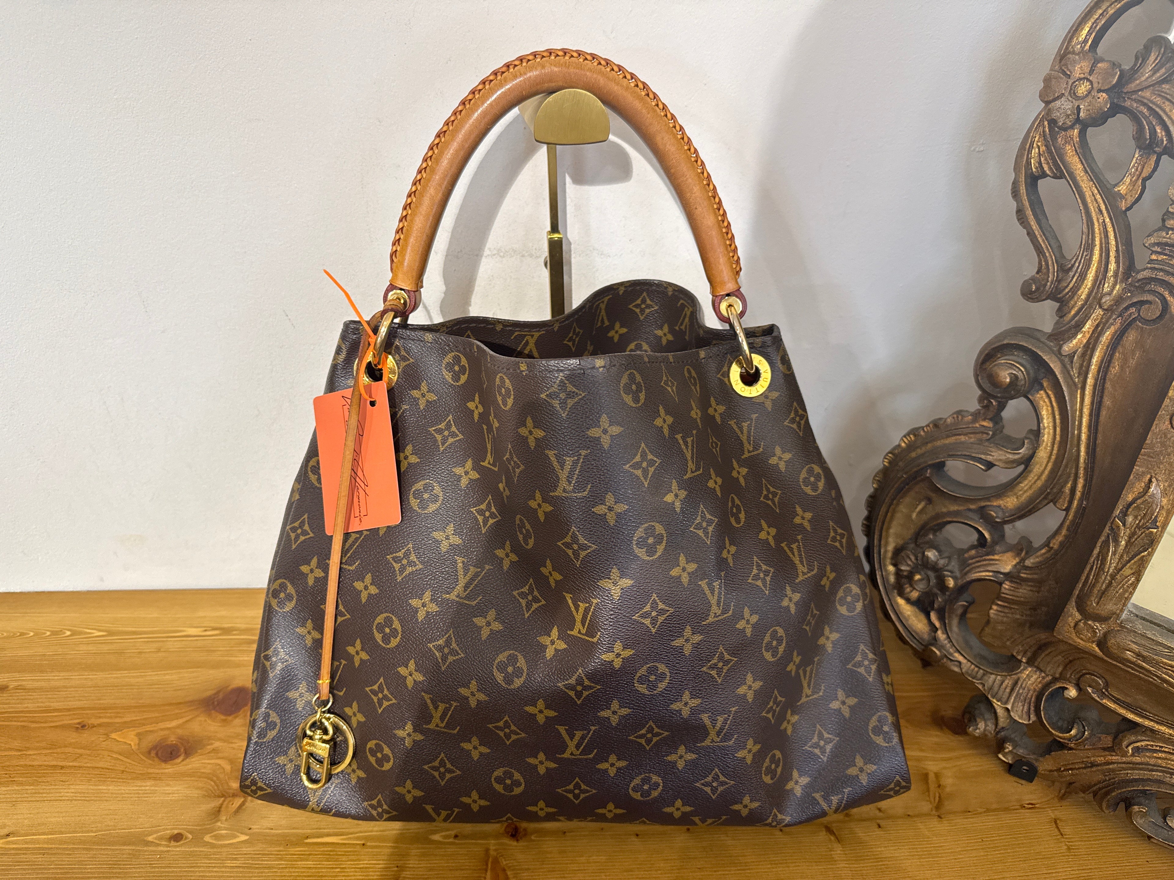 Louis Vuitton Artsy MM