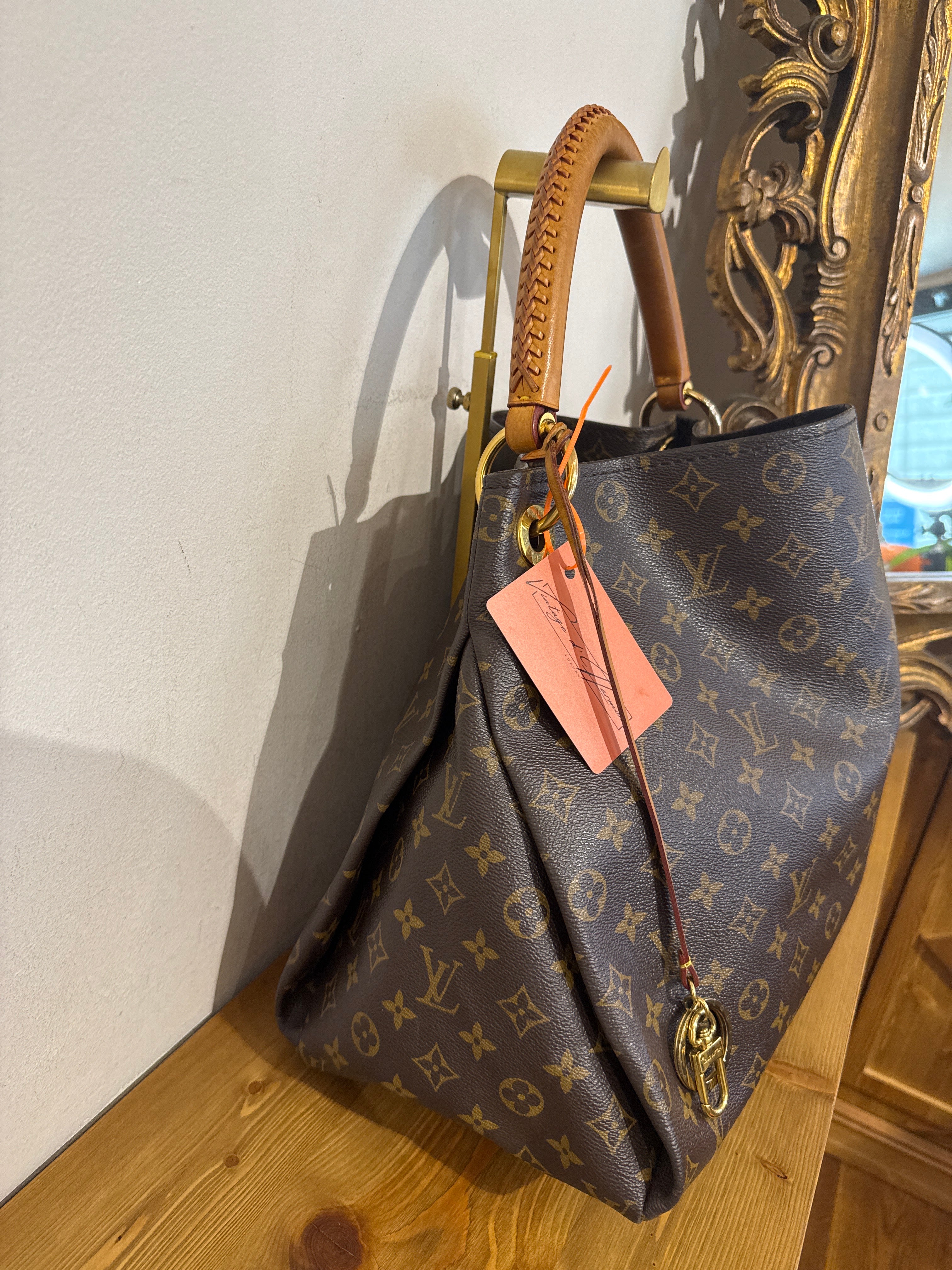 Louis Vuitton Artsy MM