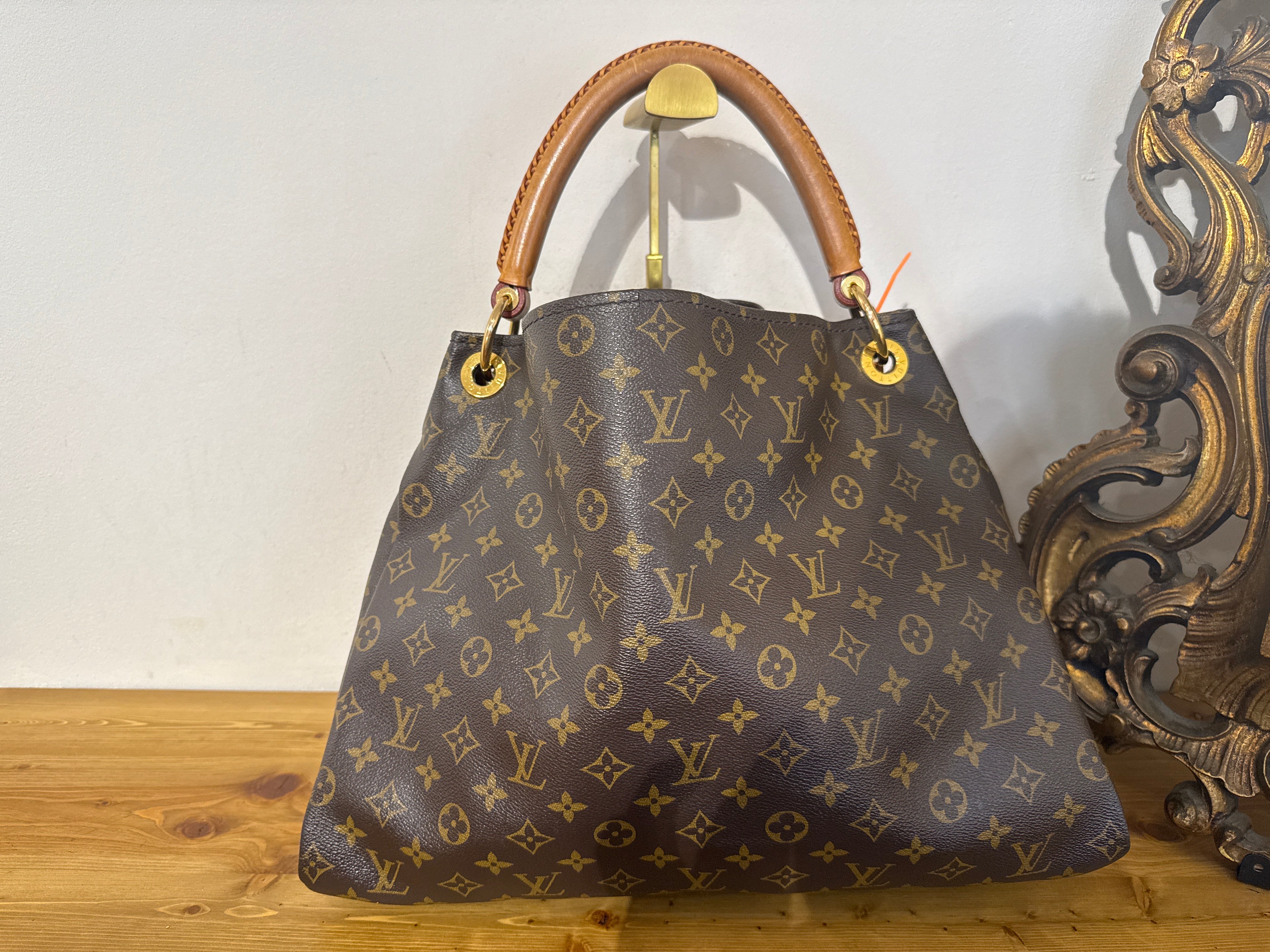 Louis Vuitton Artsy MM