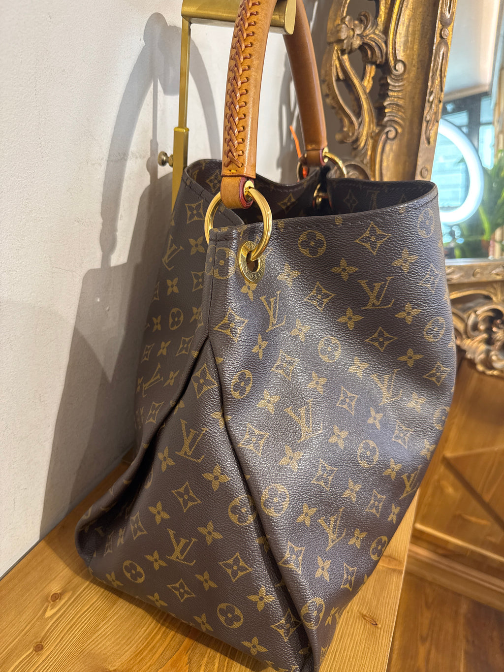 Louis Vuitton Artsy MM