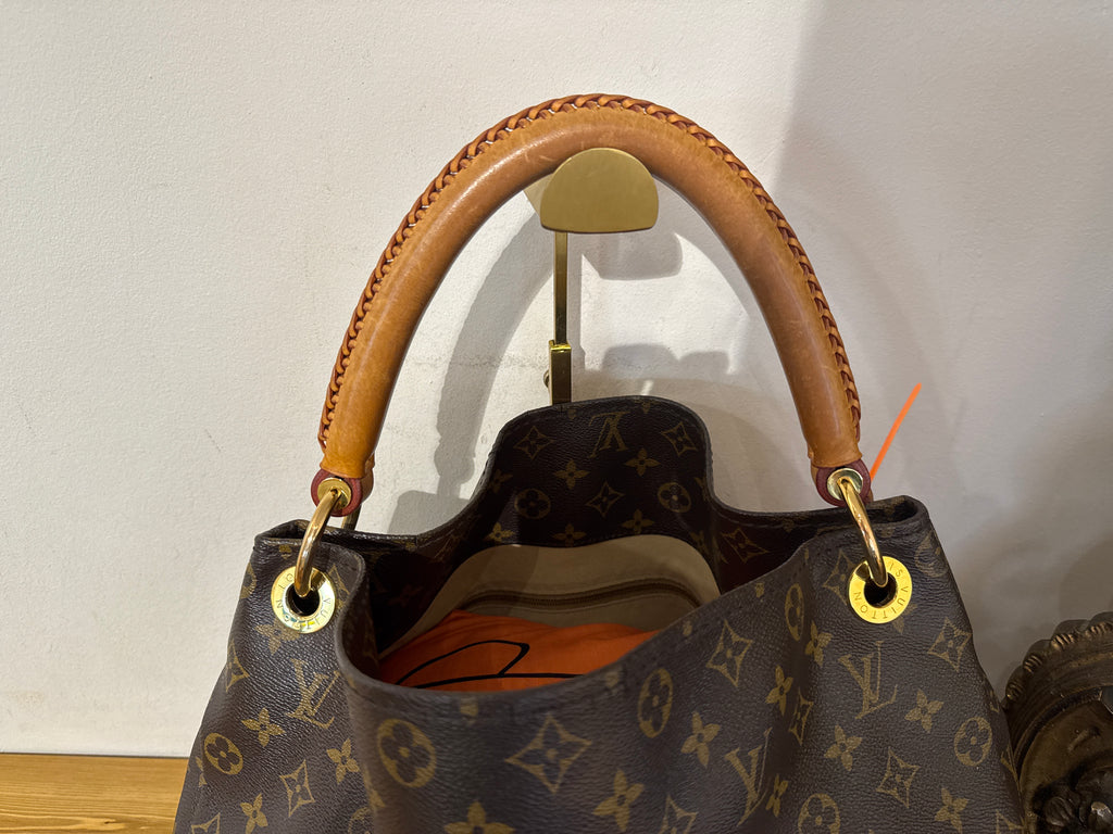 Louis Vuitton Artsy MM