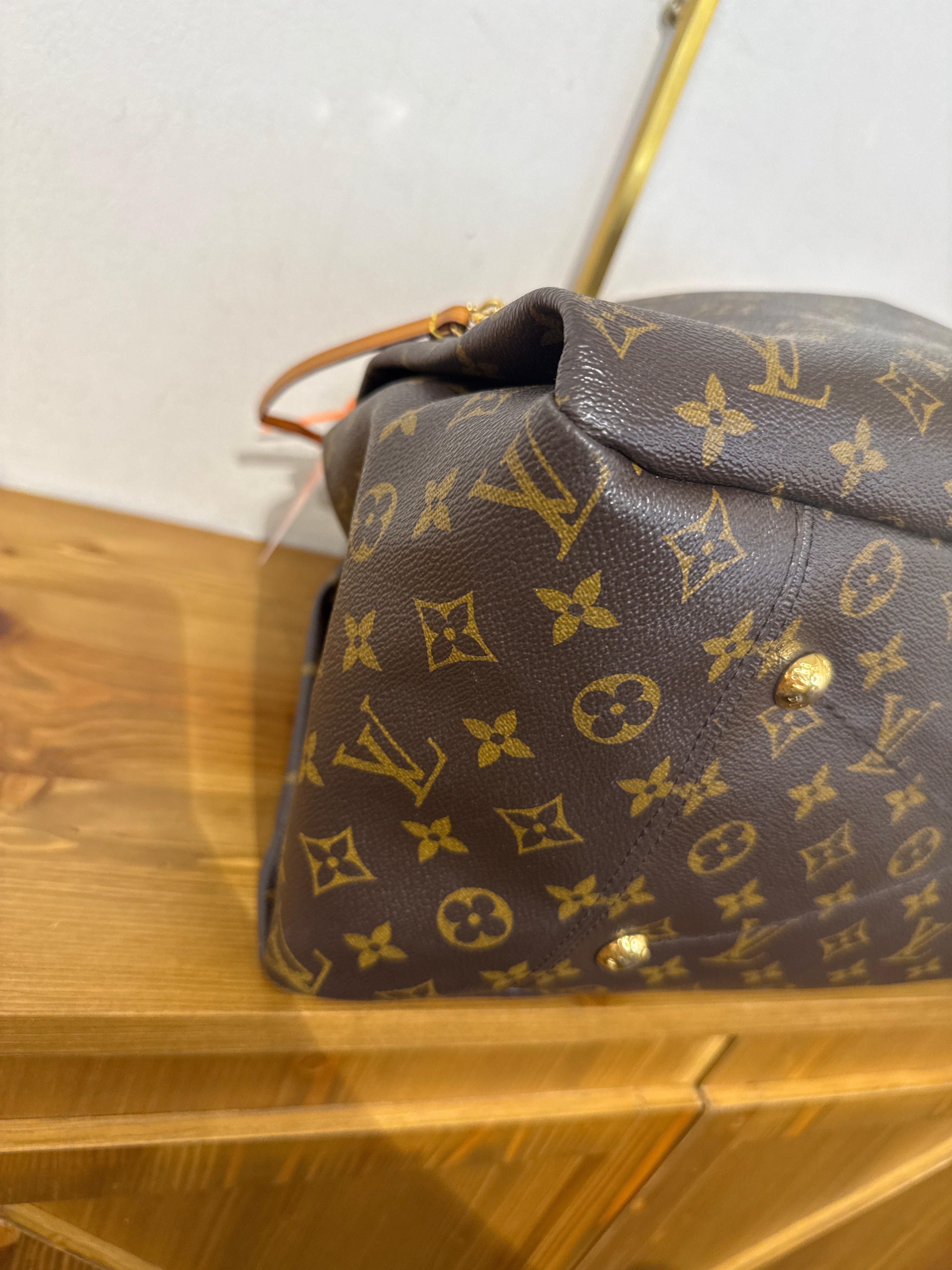Louis Vuitton Artsy MM