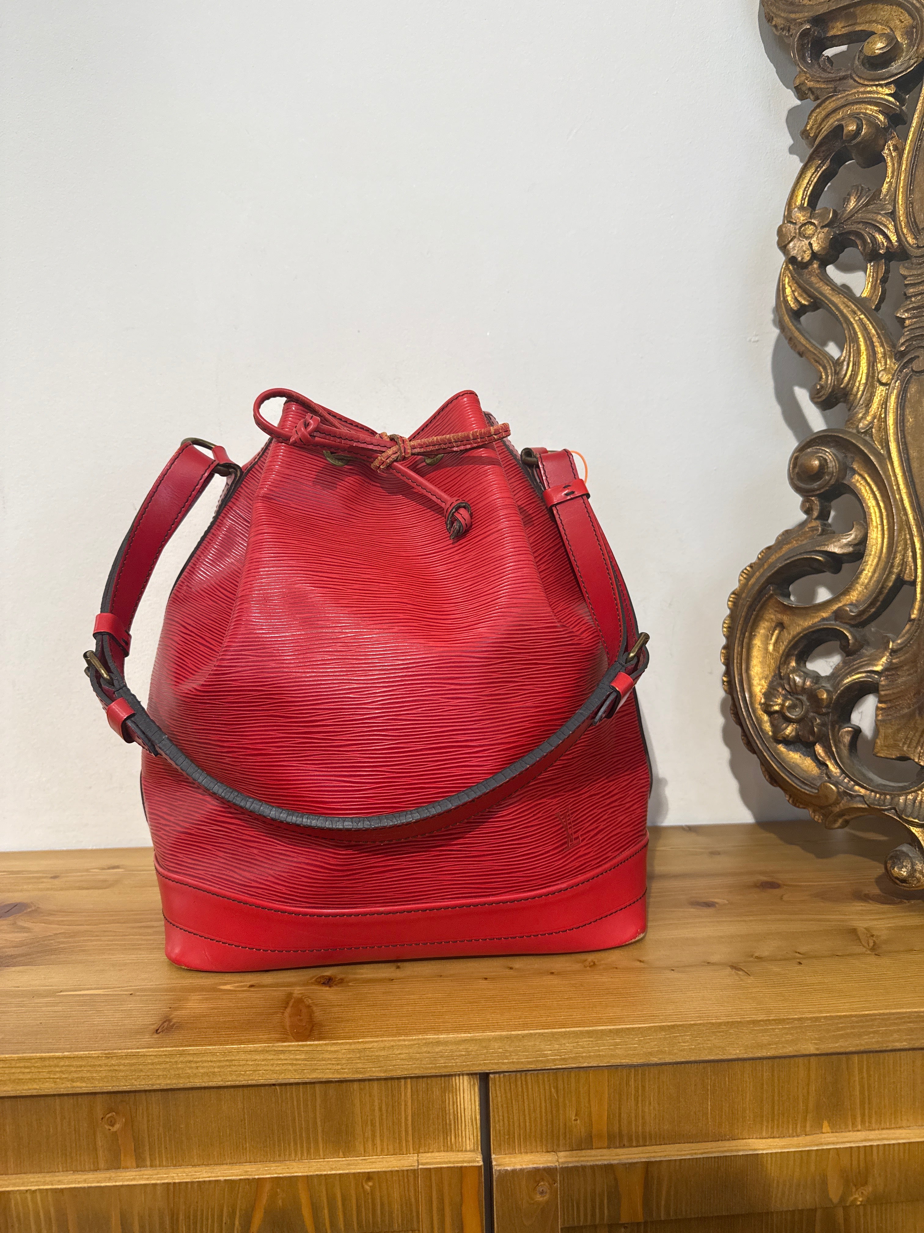 Louis Vuitton Noe Epi Red