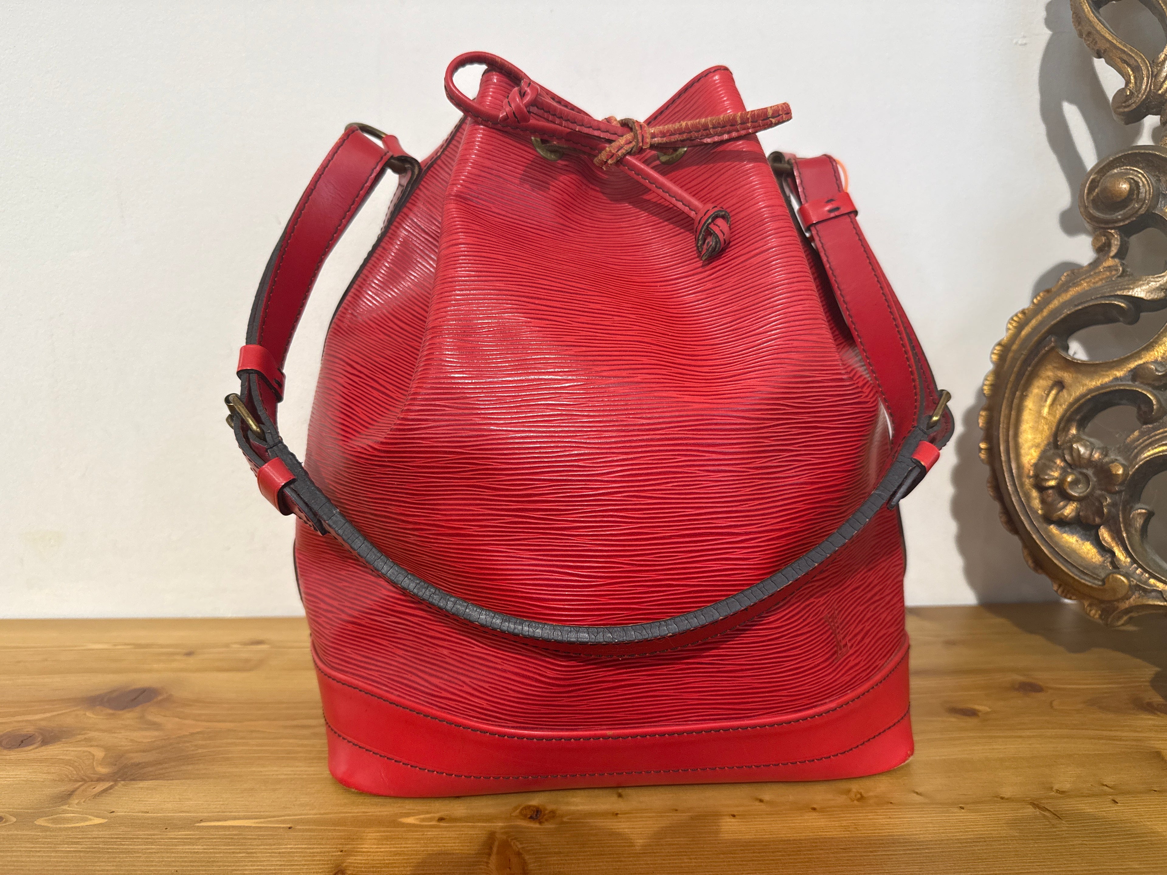 Louis Vuitton Noe Epi Red