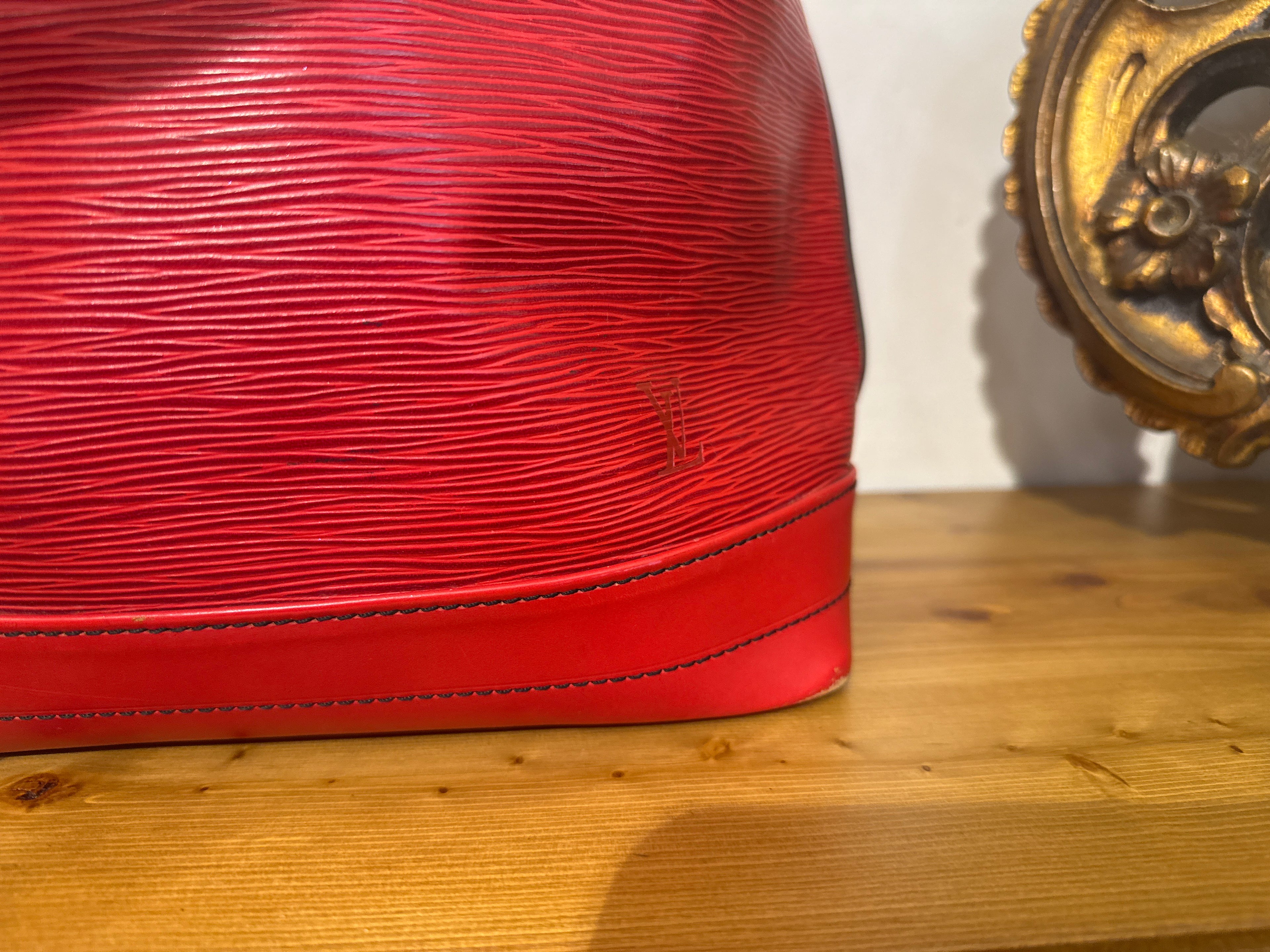 Louis Vuitton Noe Epi Red