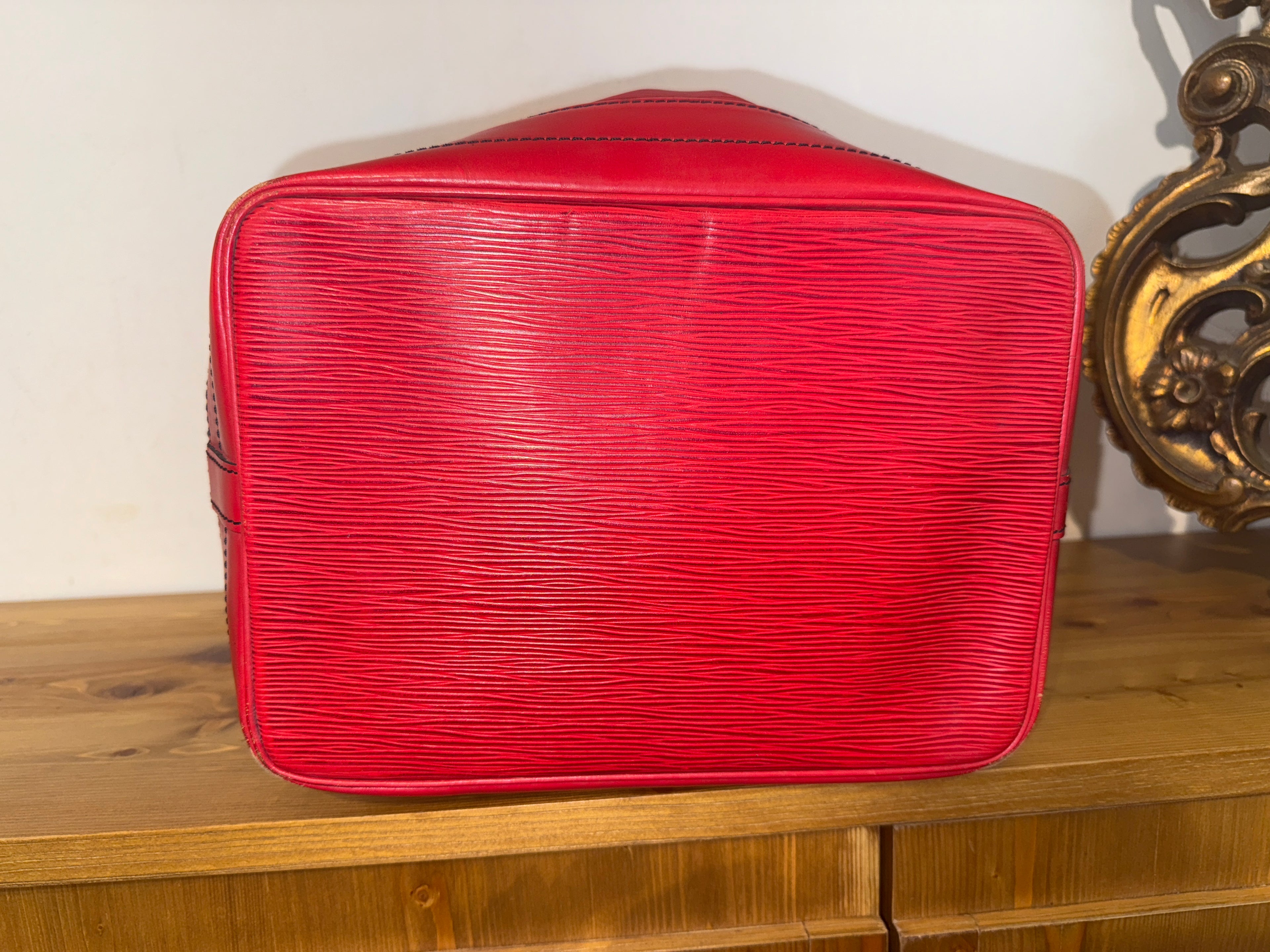 Louis Vuitton Noe Epi Red