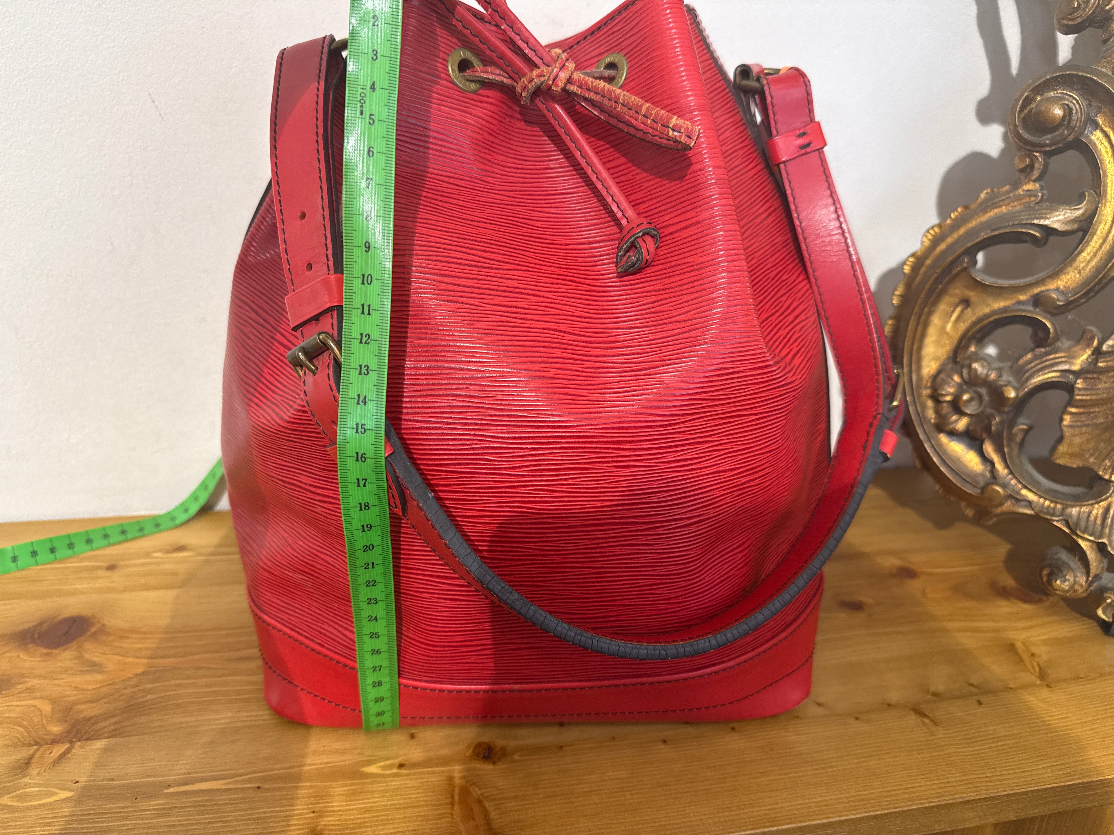Louis Vuitton Noe Epi Red