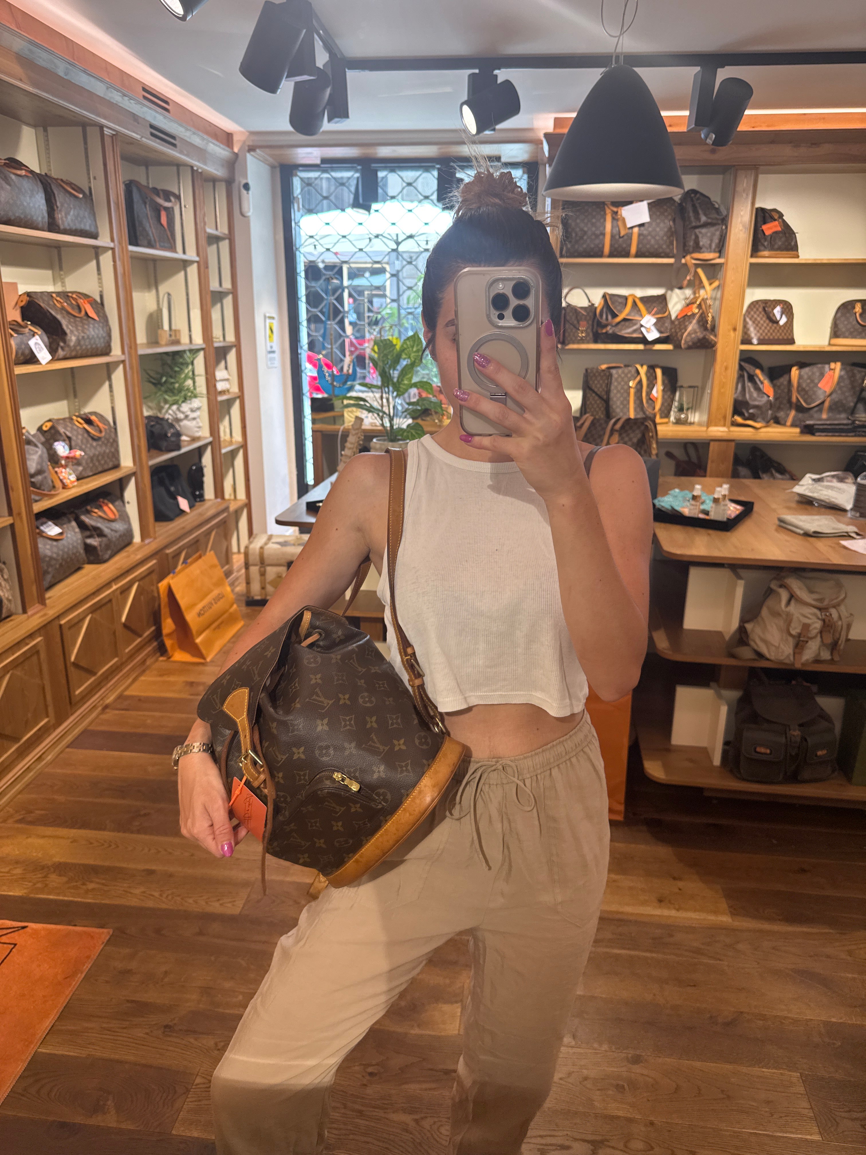 Louis Vuitton Montsouris MM