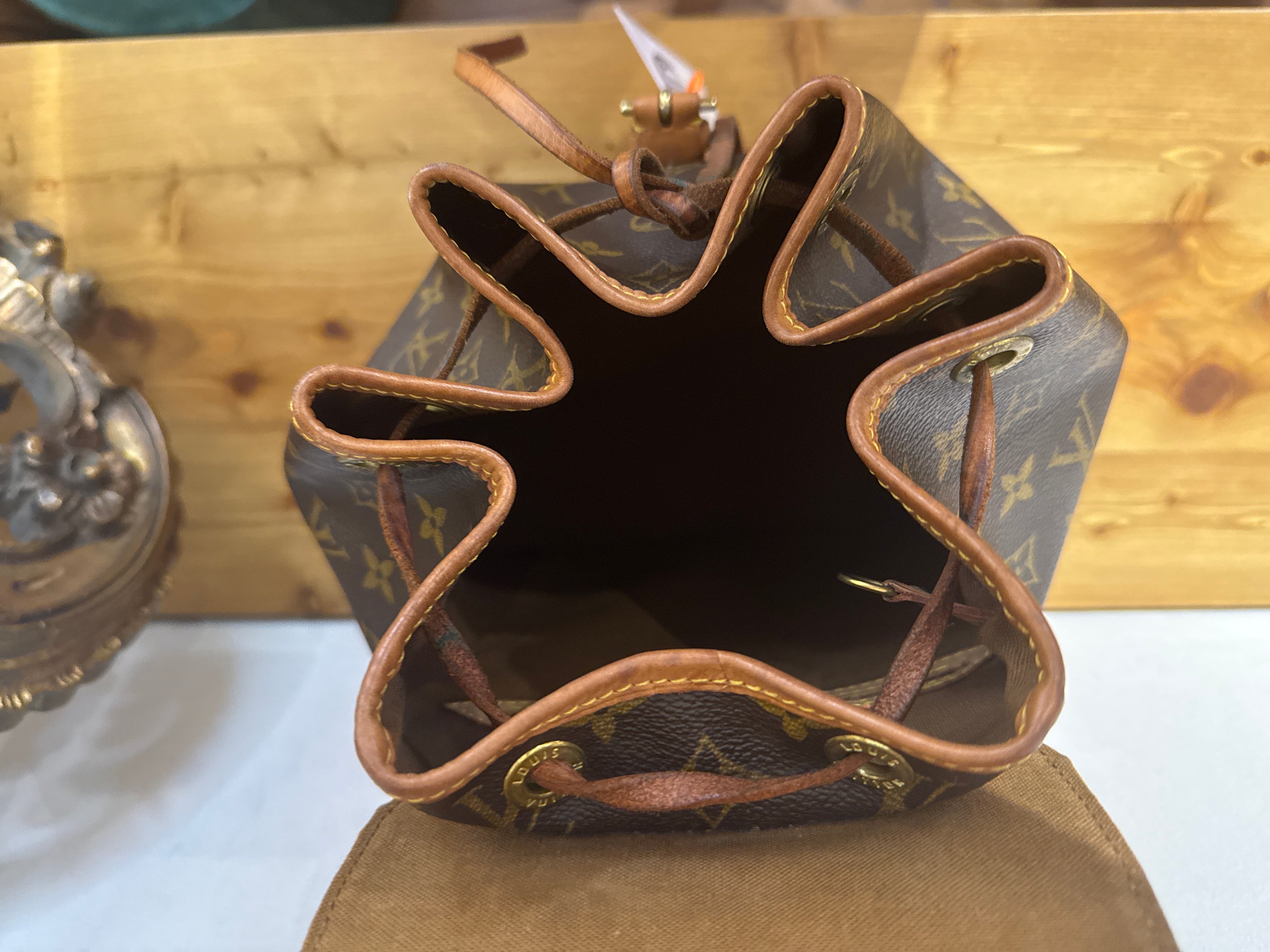 Louis Vuitton Montsouris MM