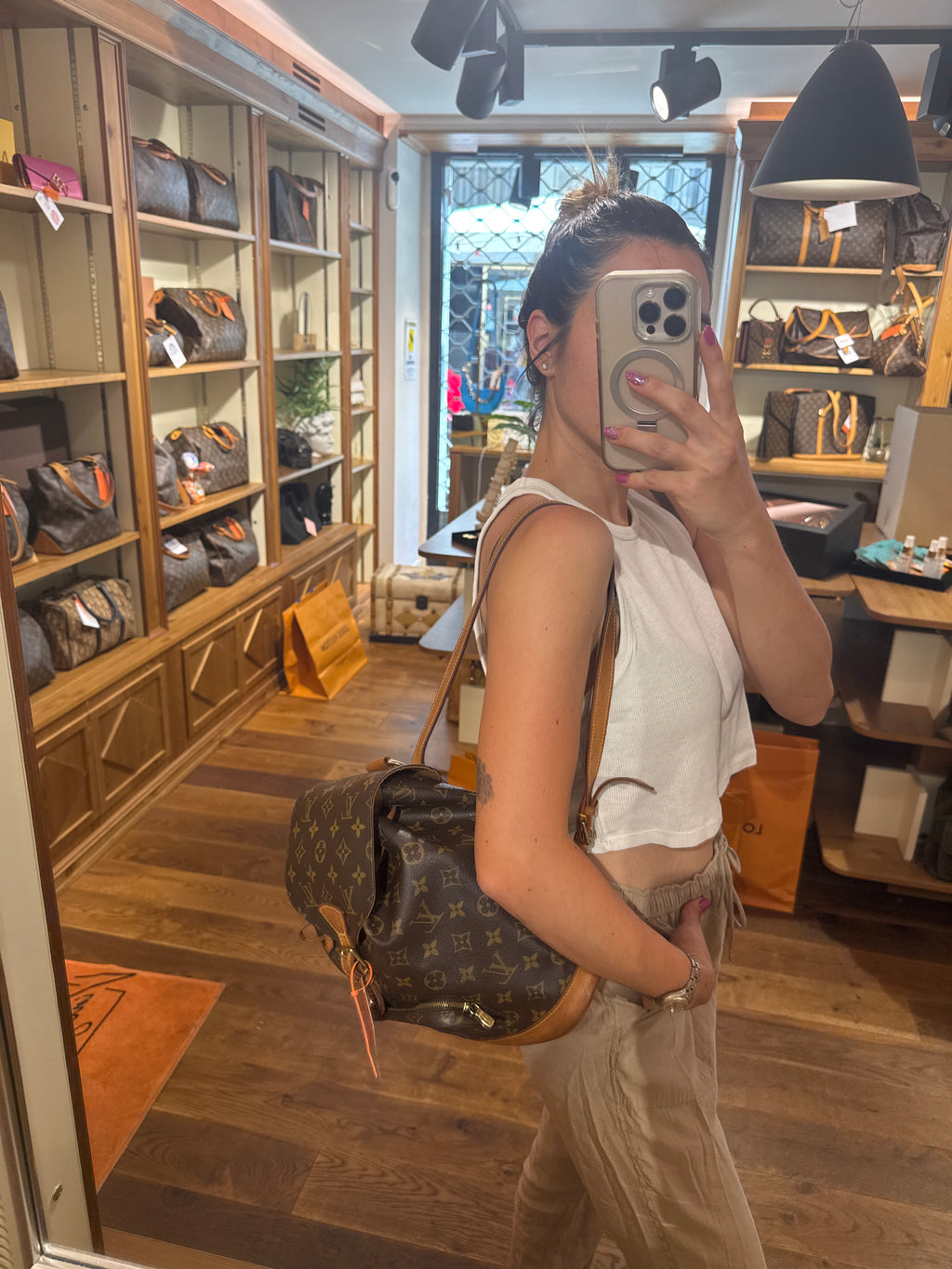 Louis Vuitton Montsouris MM