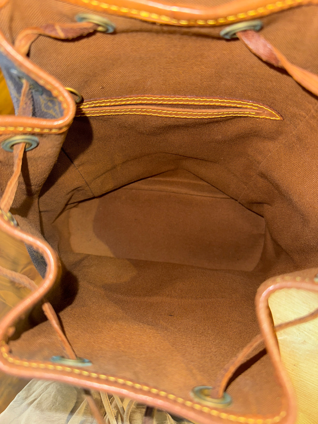 Louis Vuitton Montsouris MM