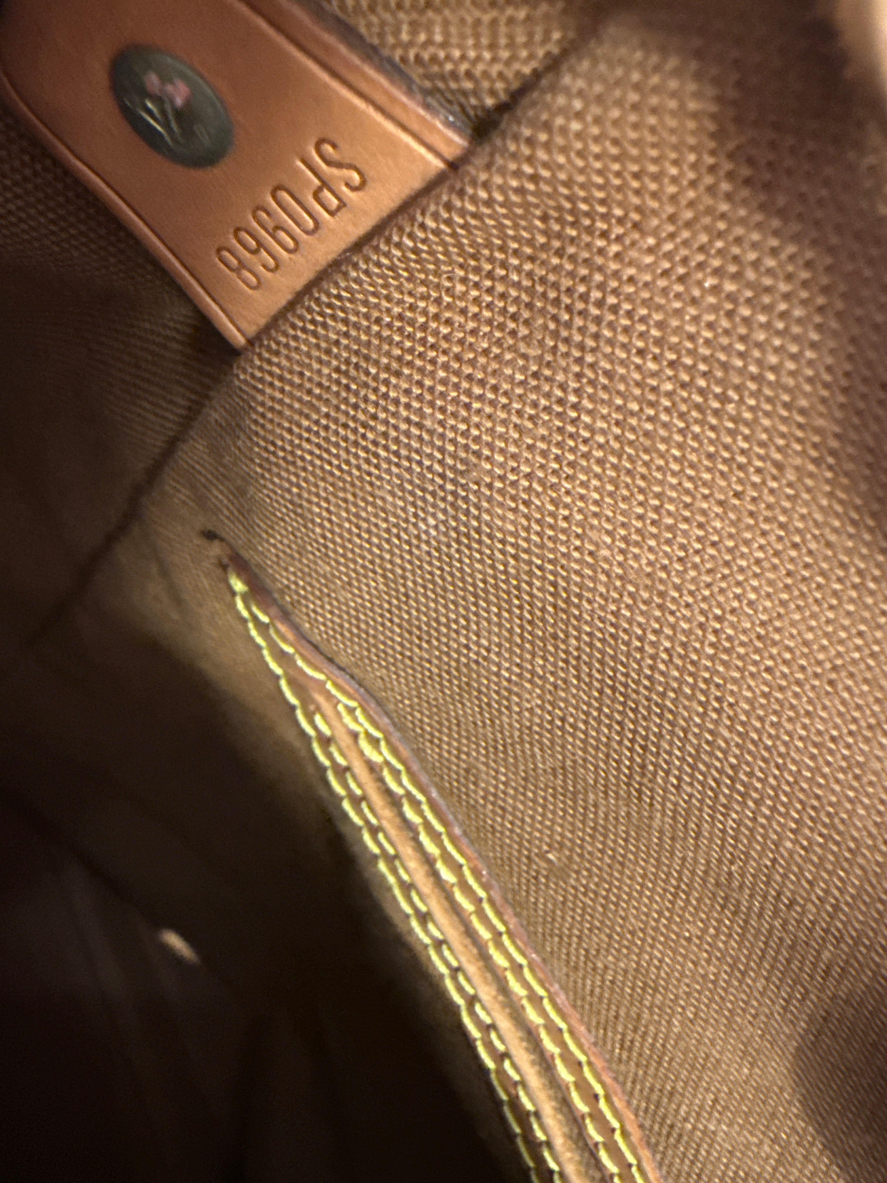 Louis Vuitton Montsouris MM