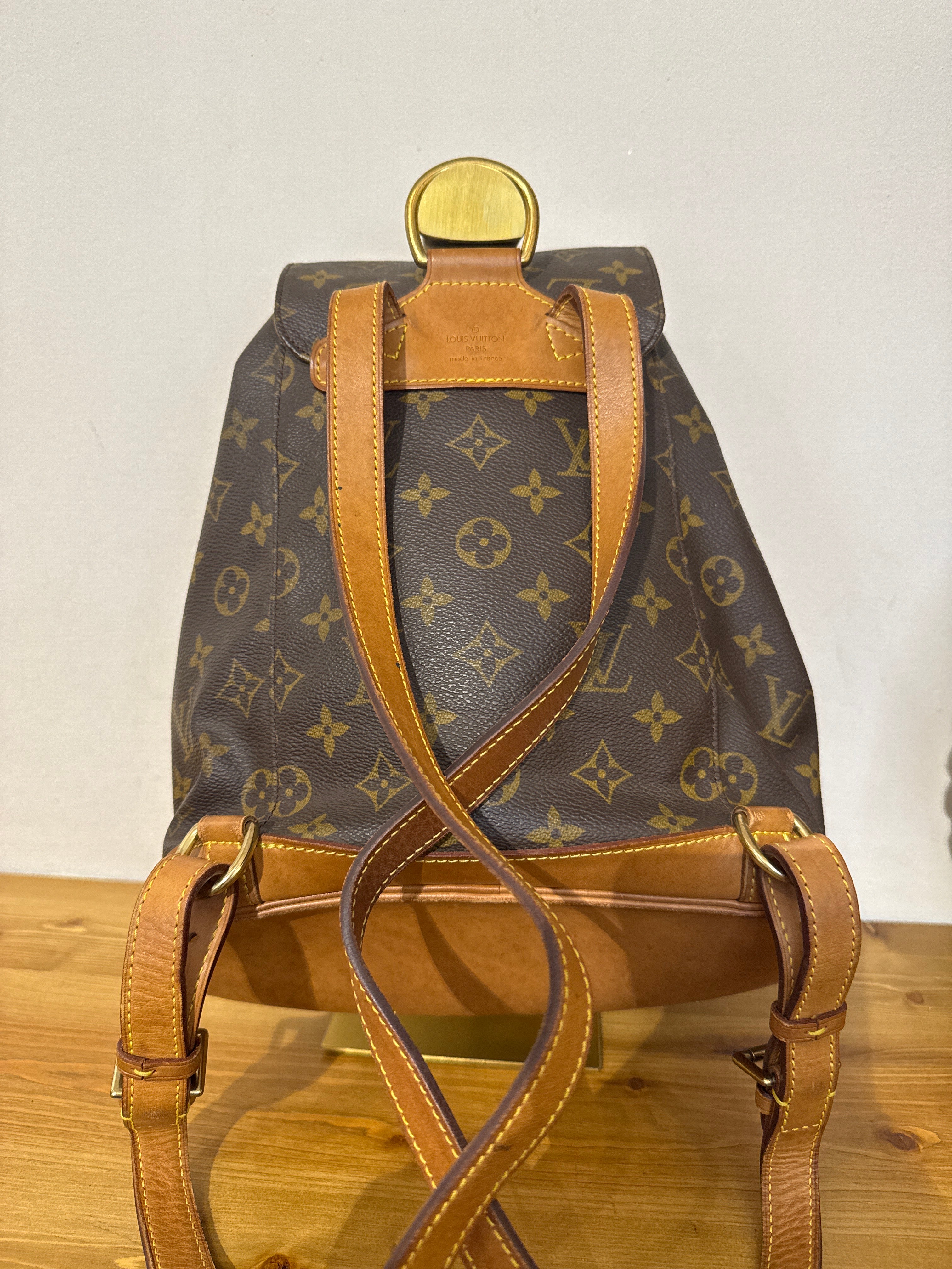 Louis Vuitton Montsouris MM