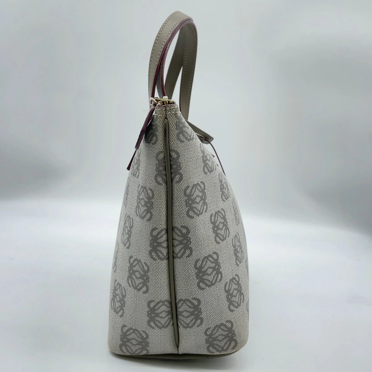 LOEWE Anagram