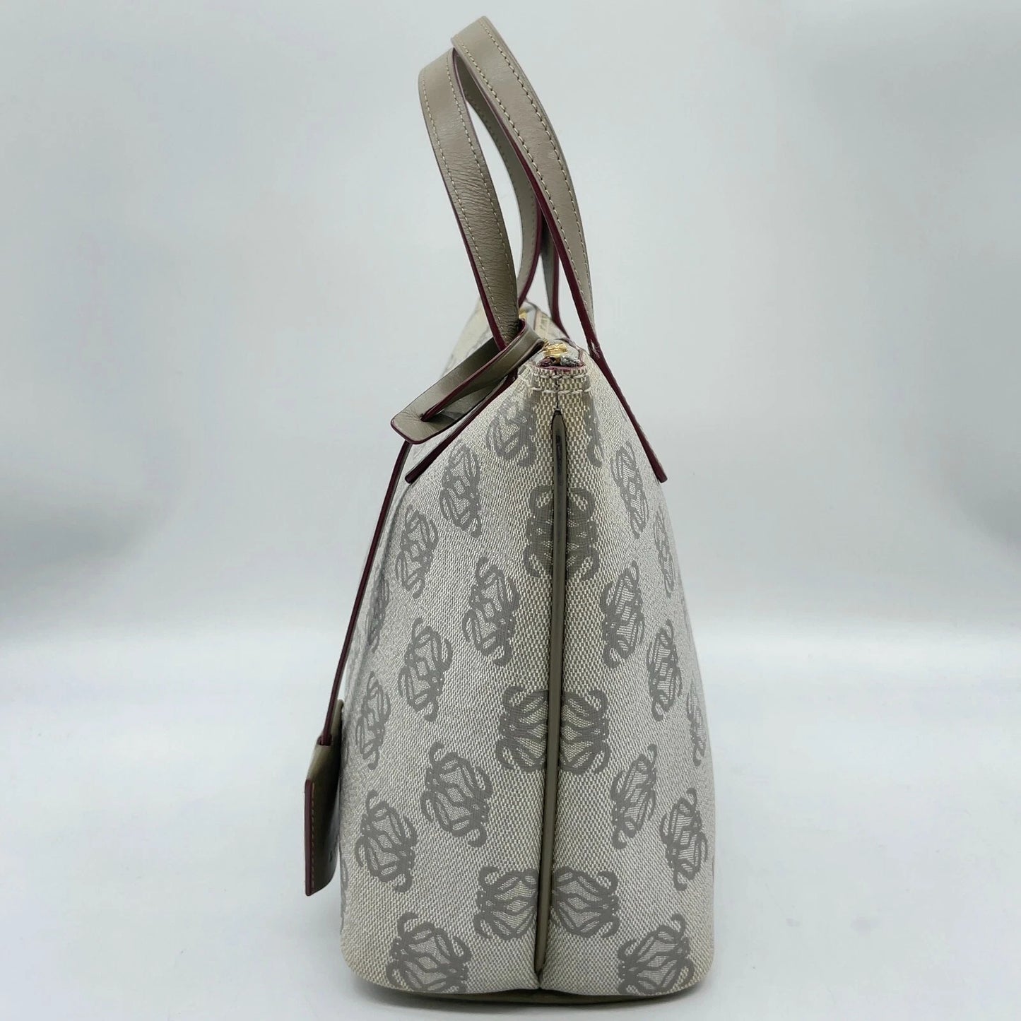 LOEWE Anagram