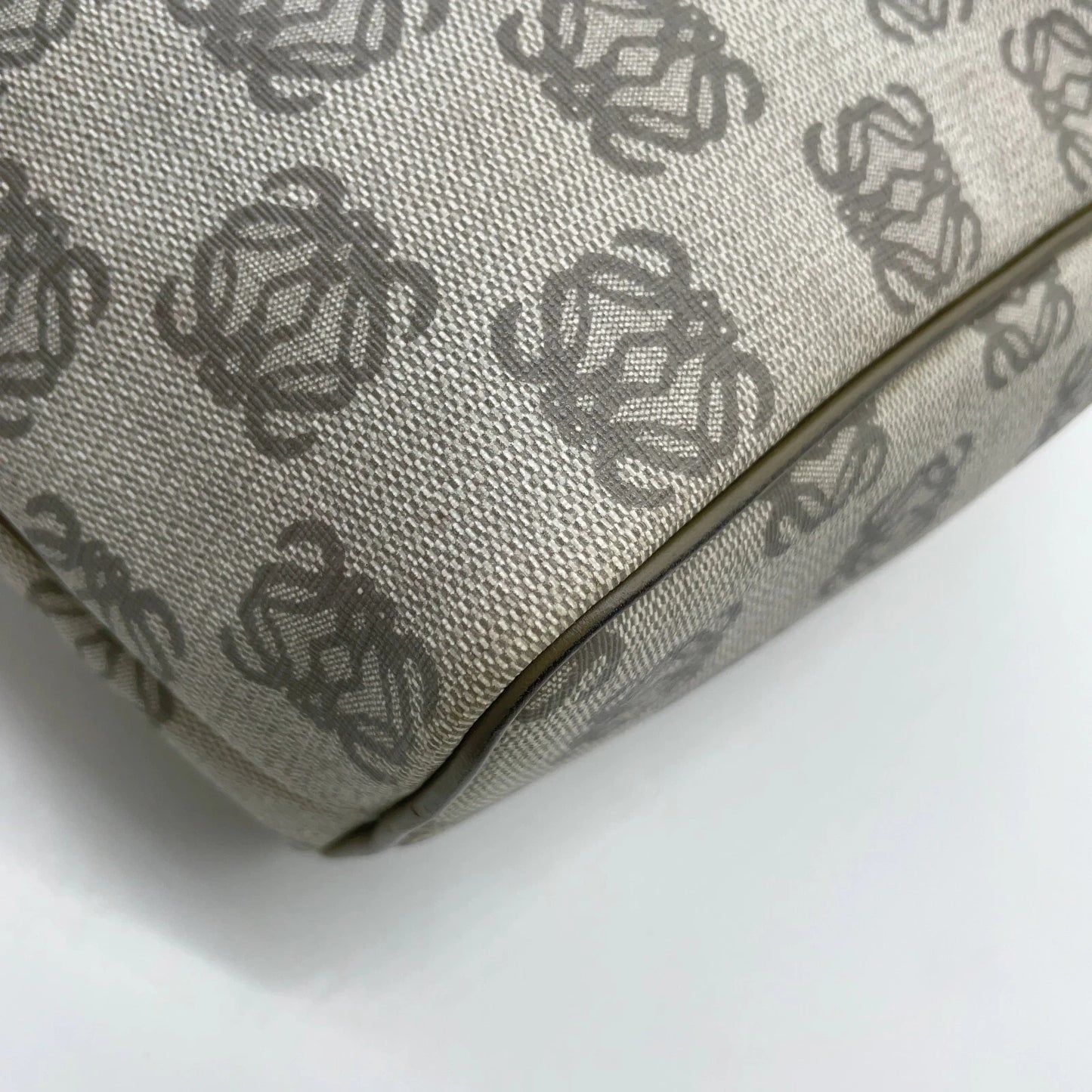 LOEWE Anagram
