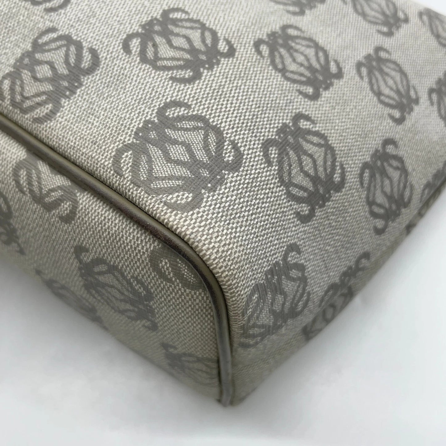 LOEWE Anagram